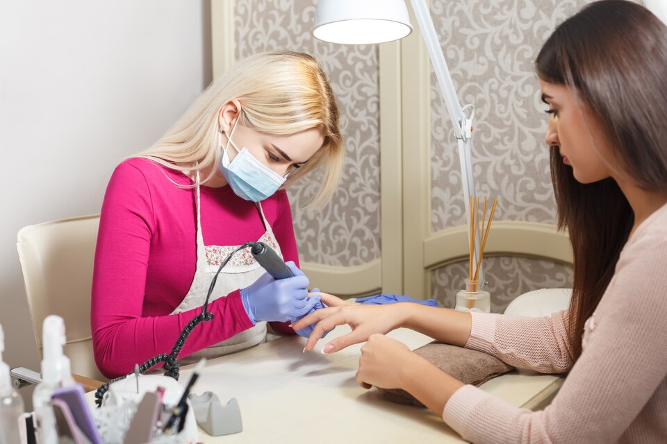 Karaisalı Manikürcü